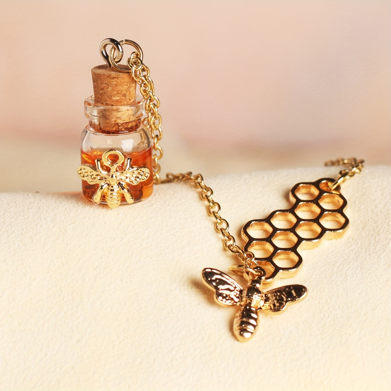 1pc Bee Honeycomb Necklace Honey Jar Animal Golden Alloy Necklace Cute Chain Jewelry For Women