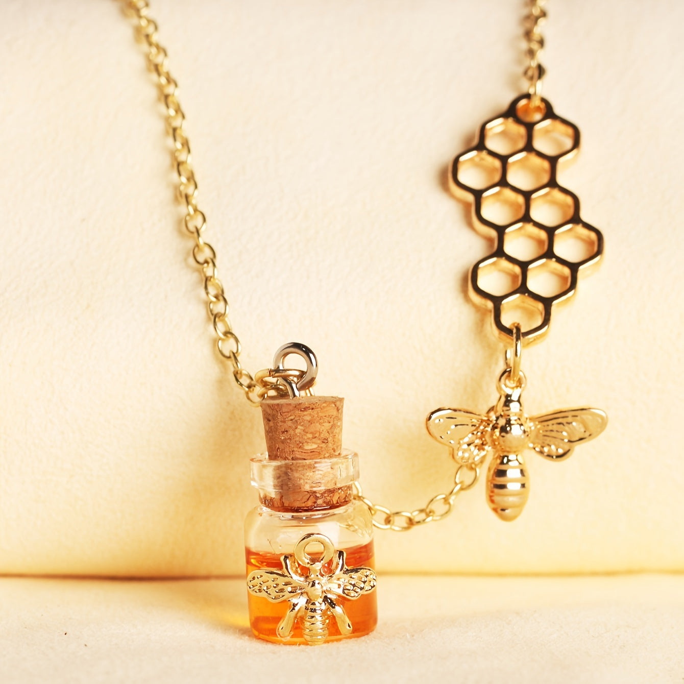 1pc Bee Honeycomb Necklace Honey Jar Animal Golden Alloy Necklace Cute Chain Jewelry For Women